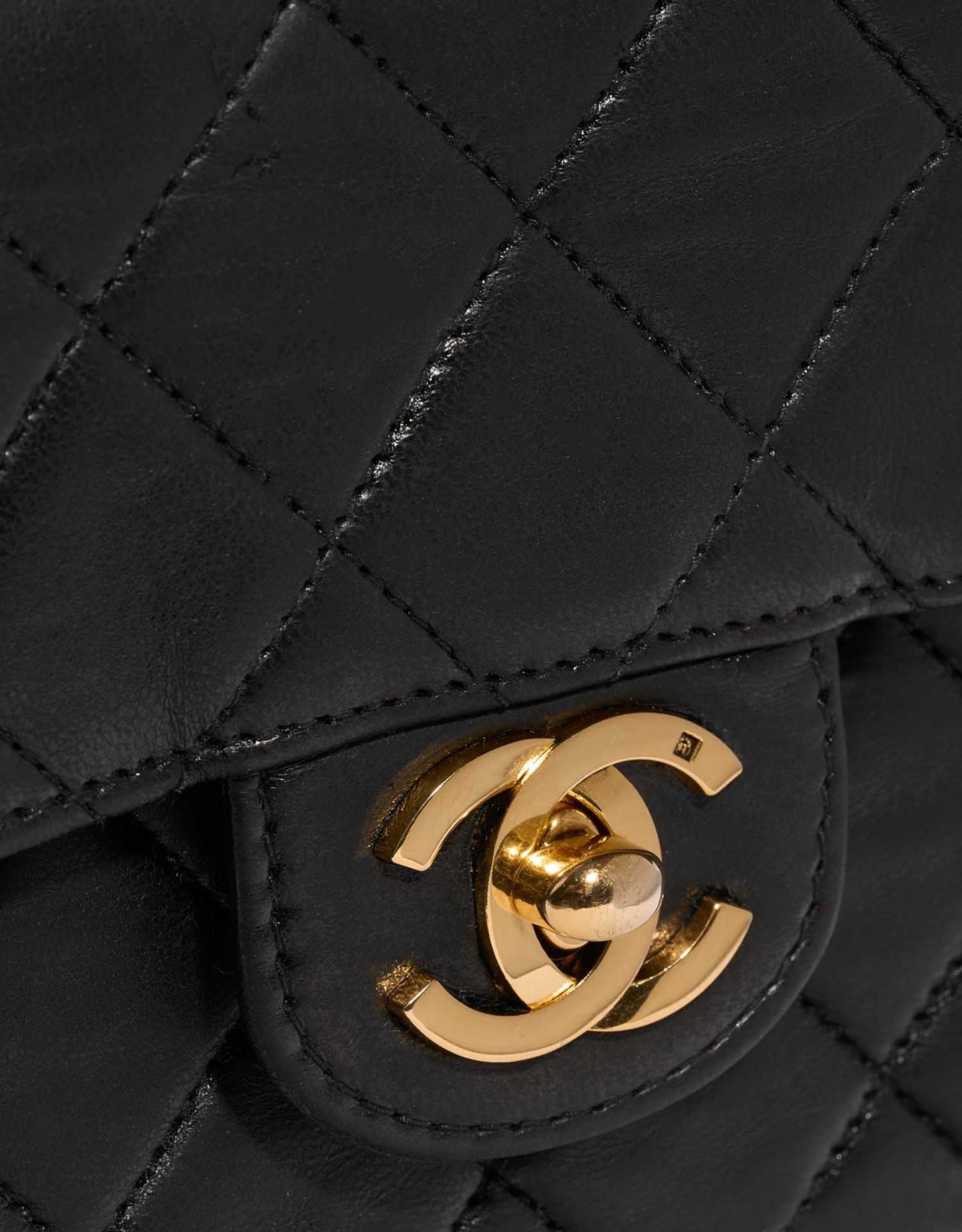 Timeless Handle Small Lamb Black