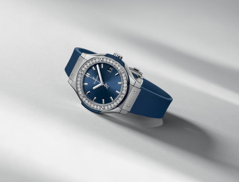 Classic Fusion Titanium Blue Diamonds 33 mm