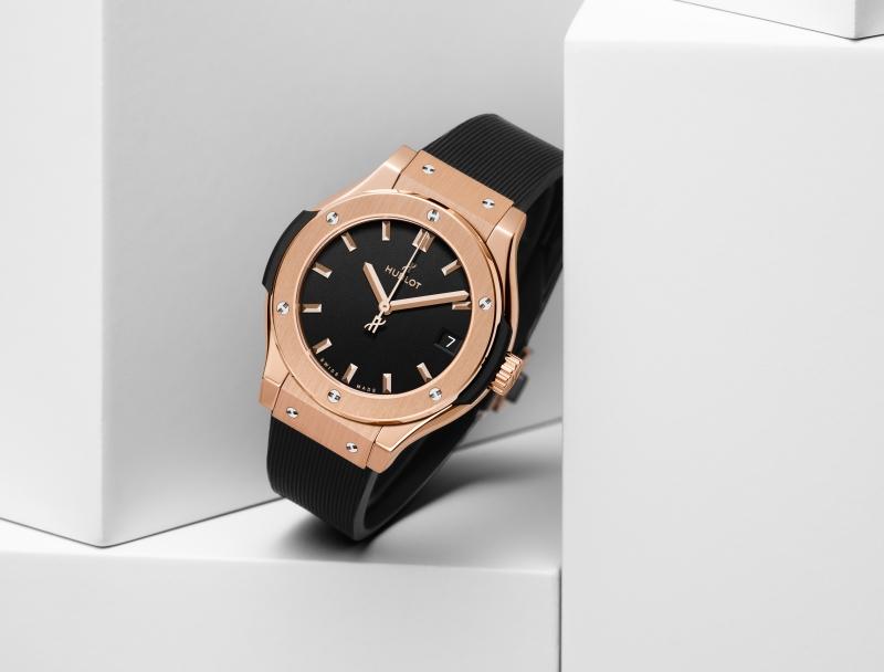 Classic Fusion 42 mm King Gold Matte Black Dial Rubber Strap Watch