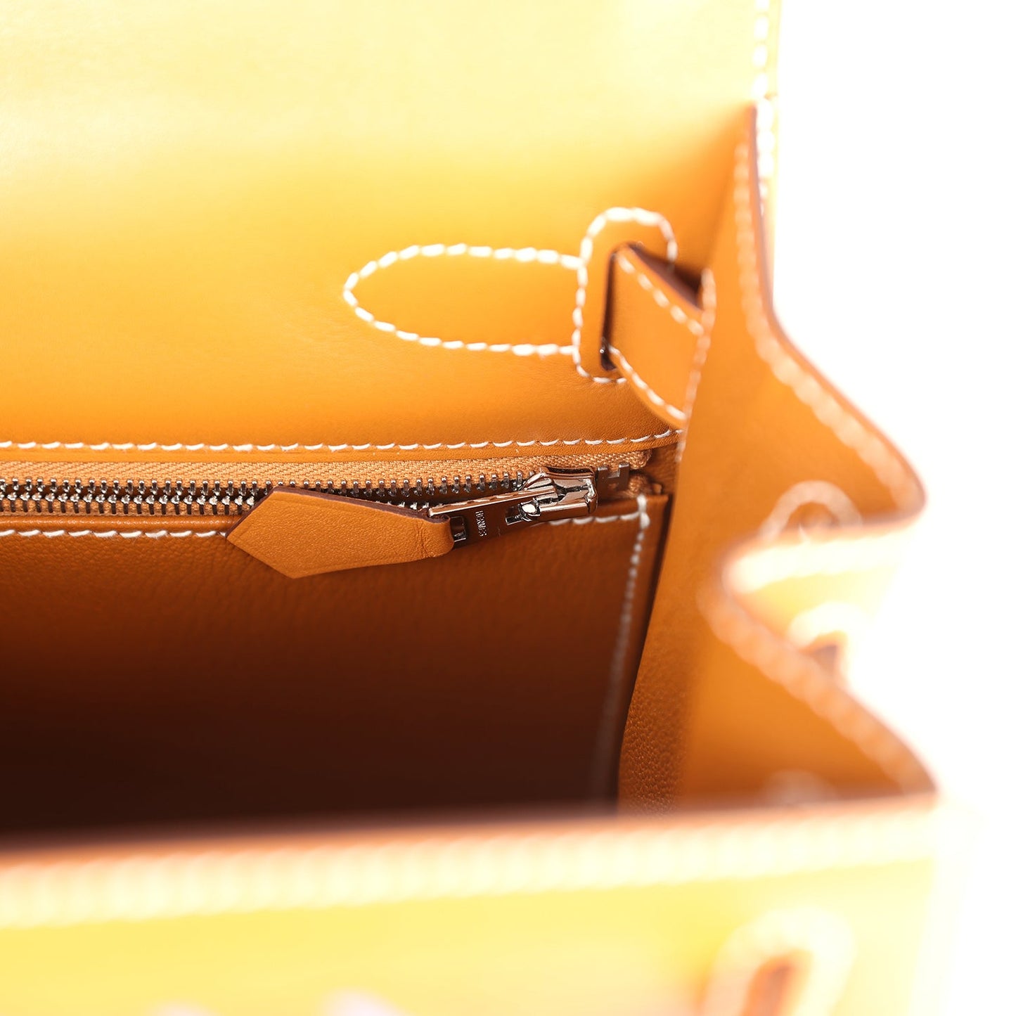 Kelly Sellier 28 "Painted Quadrige" Naturel Sable Butler Palladium Hardware