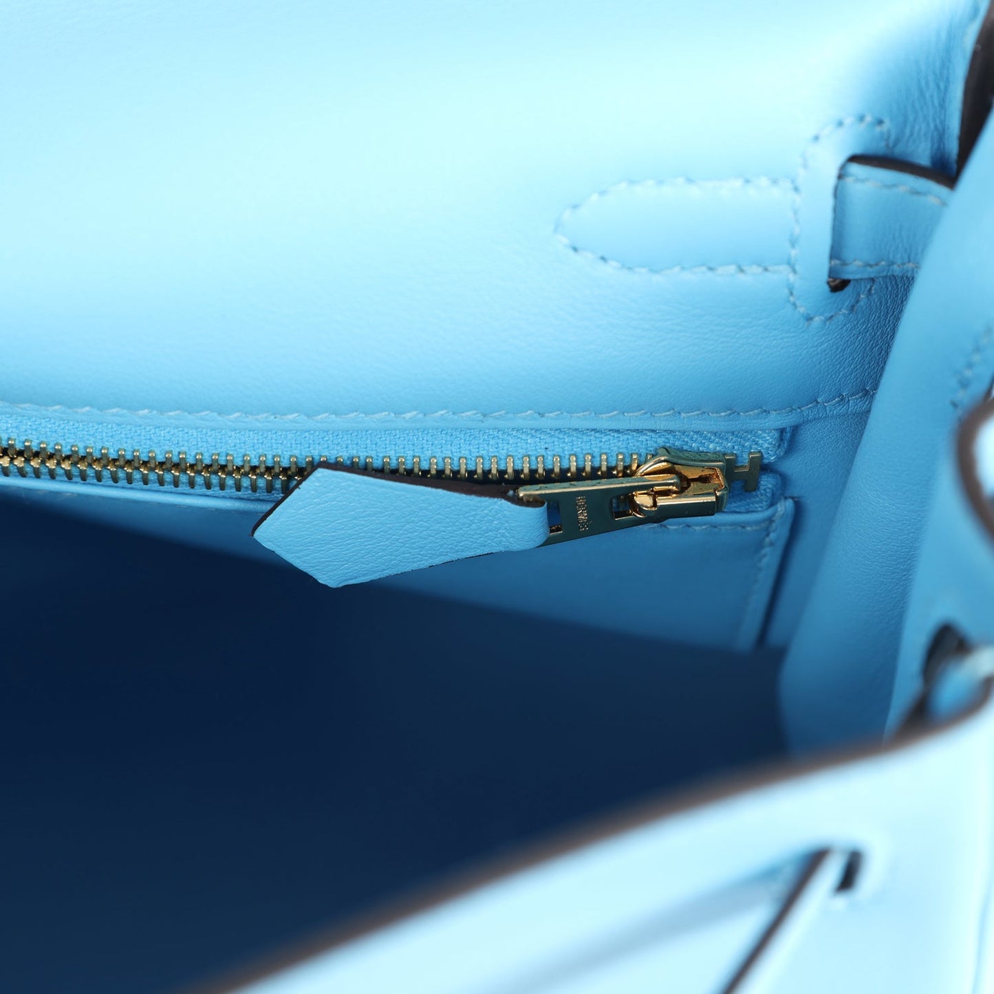 Kelly Retourne 25 Celeste Swift Gold Hardware