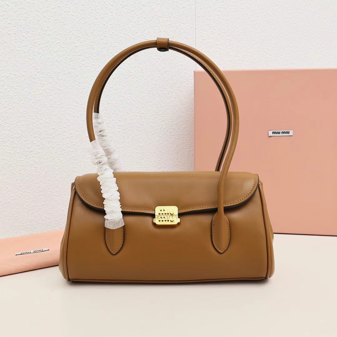 Minimalist Smooth Leather Shoulder Bag