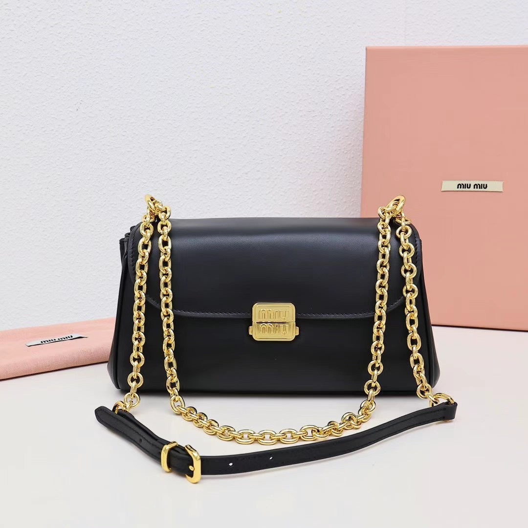 Classic Chain-Shoulder Bag in Caramel Tan