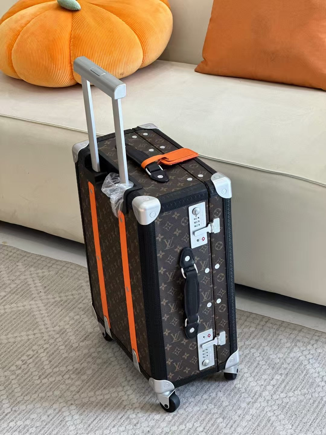 Classic Patterned Rolling Suitcase