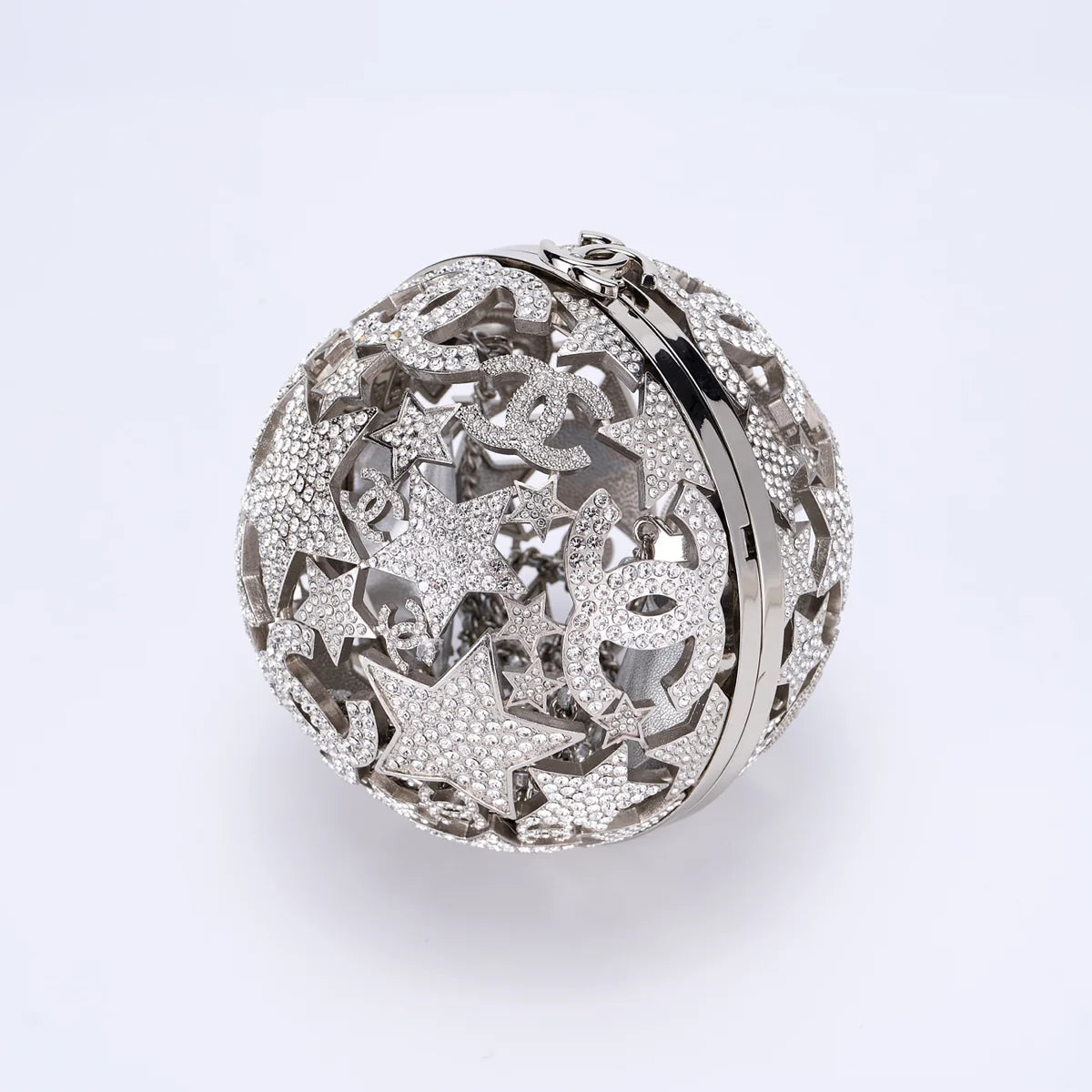 Chanel 25A silver star-patterned spherical evening bag 01