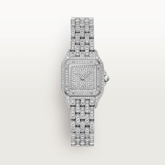 ساعة Panthère de Cartier صغيرة مقاس 30 مم × 22 مم، مصنوعة من الذهب الأبيض، بإطار مرصع بالألماس، وميناء مرصع بالألماس، وسوار من الذهب الأبيض، تعمل بحركة كوارتز.