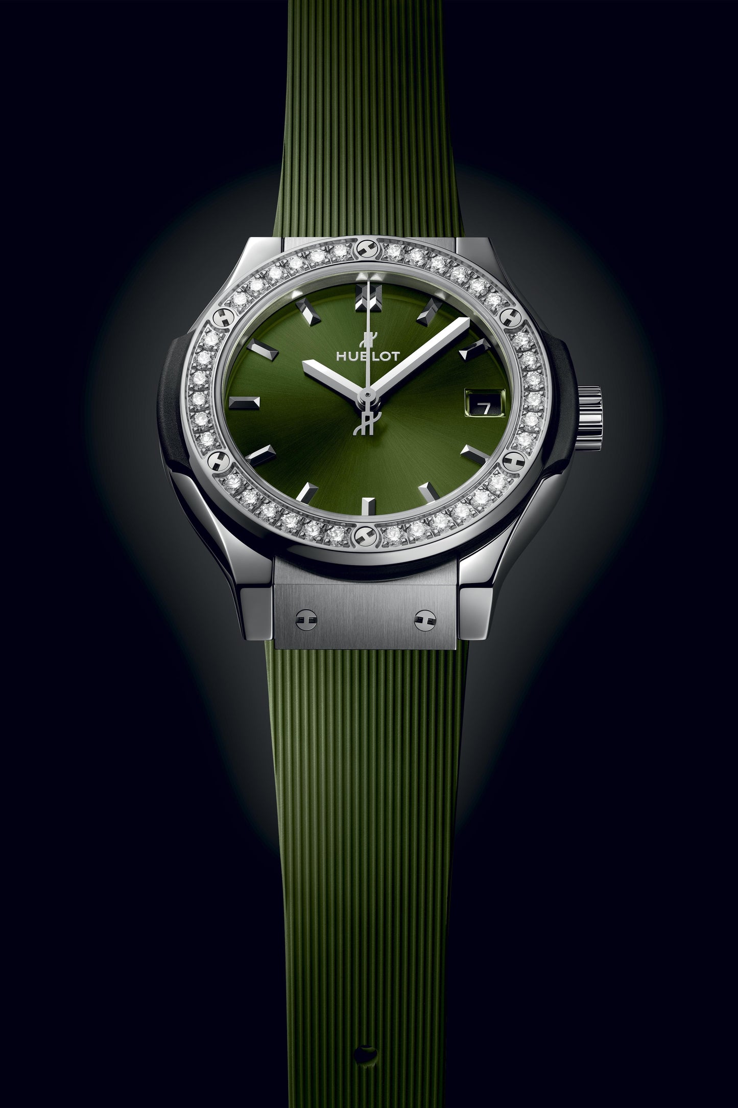 Classic Fusion Titanium Green Diamonds 33 mm