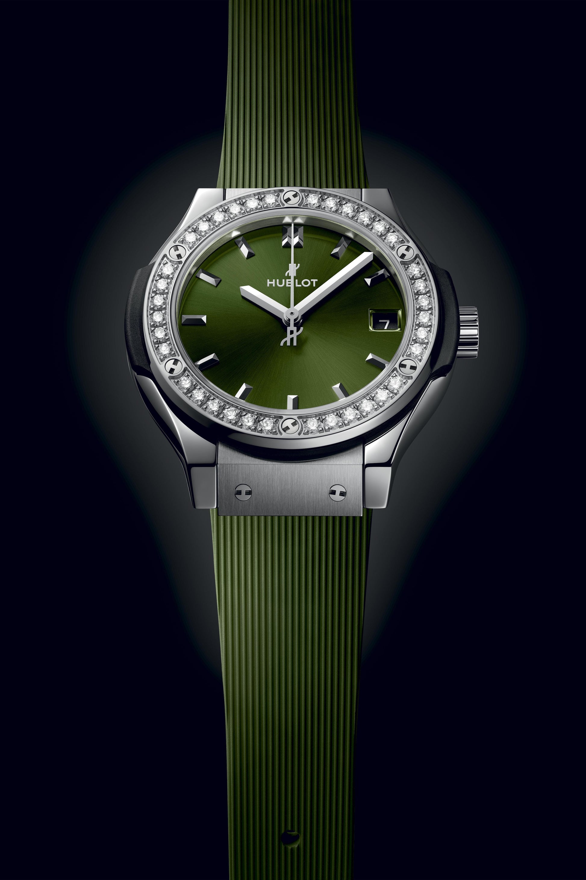 Classic Fusion Titanium Green Diamonds 33 mm
