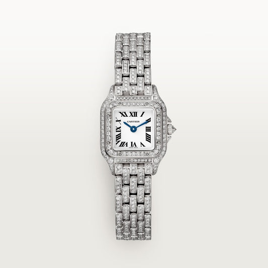 ساعة Panthère de Cartier ميني، مقاس 25 مم × 20 مم، من الذهب الأبيض، إطار مرصع بالألماس، تاج مرصع بالألماس، ميناء فضي، سوار من الذهب الأبيض، حركة كوارتز