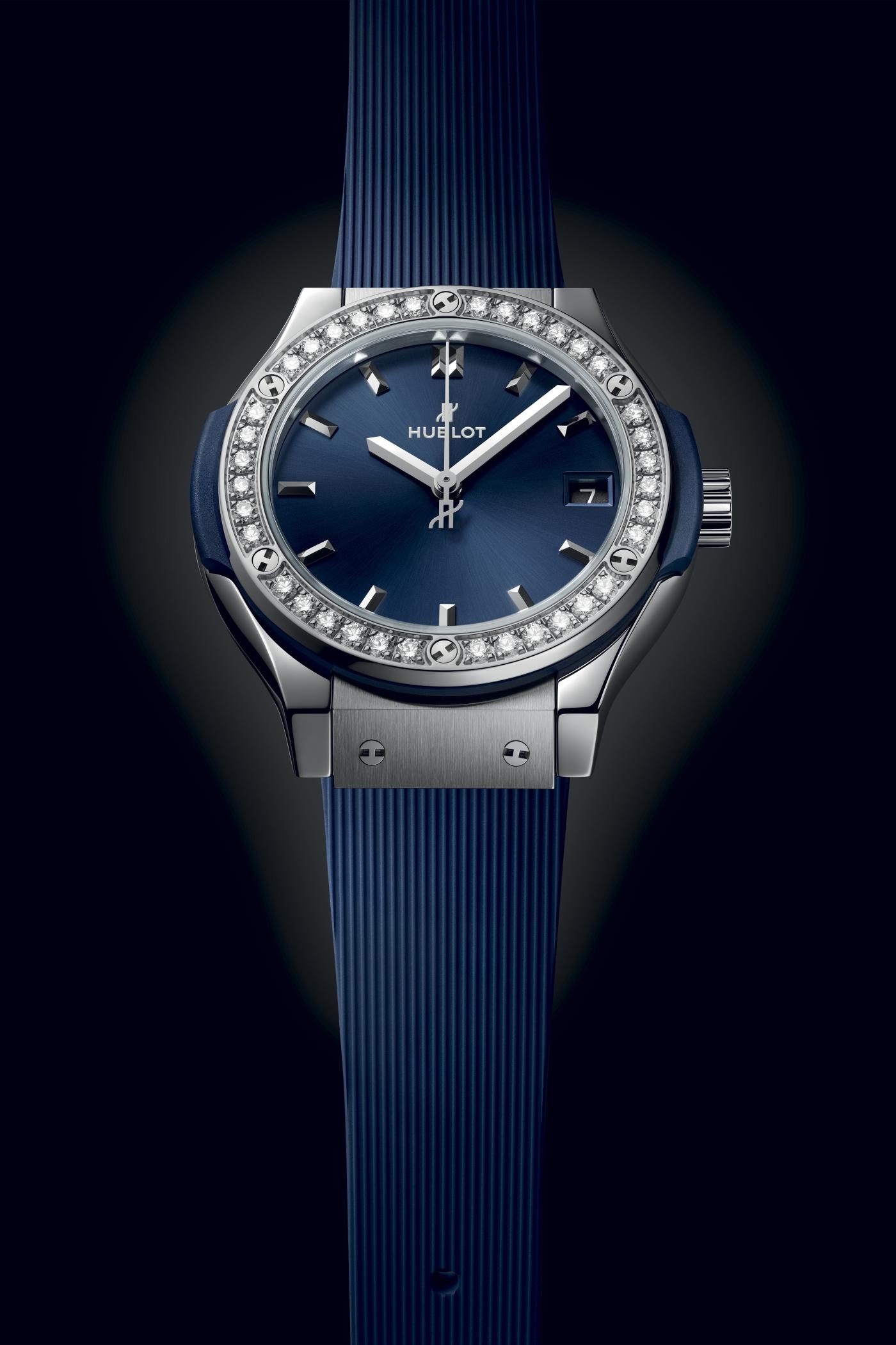 Classic Fusion Titanium Blue Diamonds 33 mm