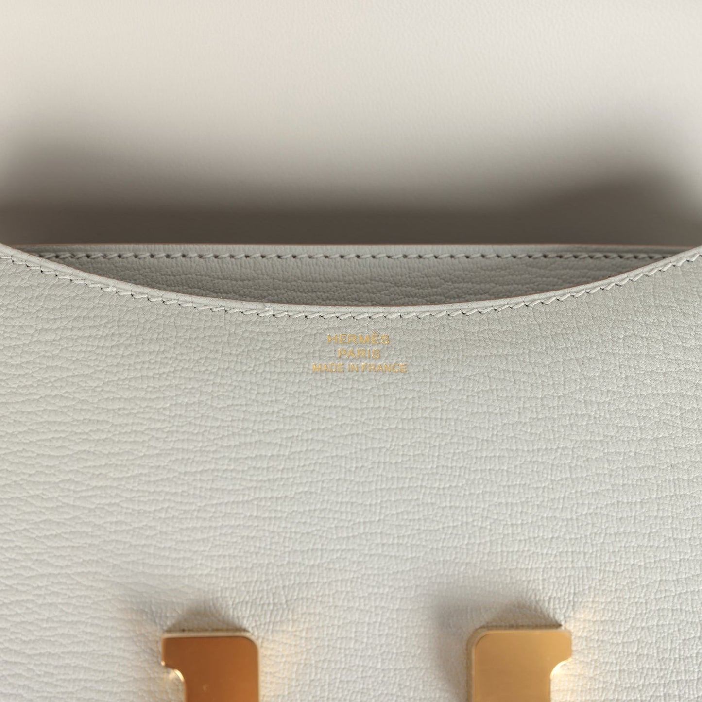 Constance 18 Gris Perle Chevre Mysore Gold Hardware