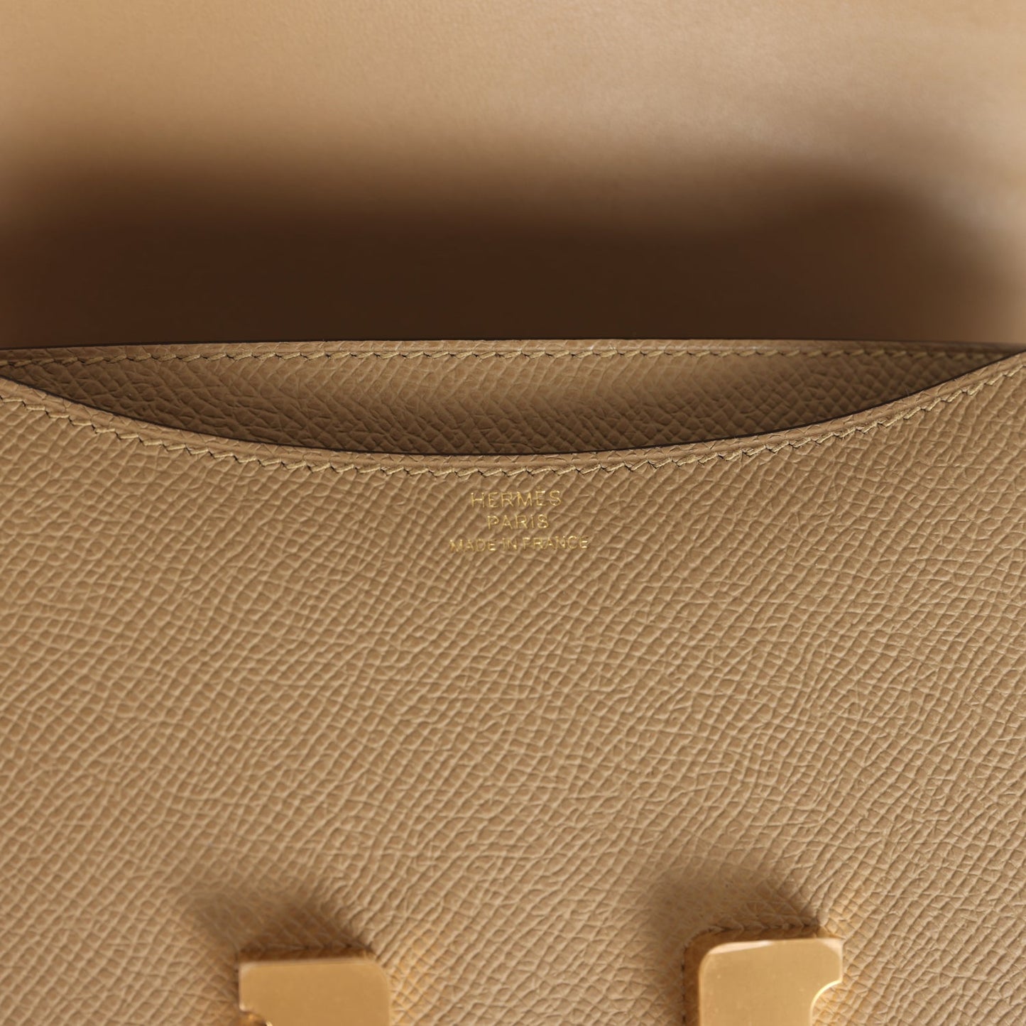 Constance 18 Poussiere Epsom Gold Hardware