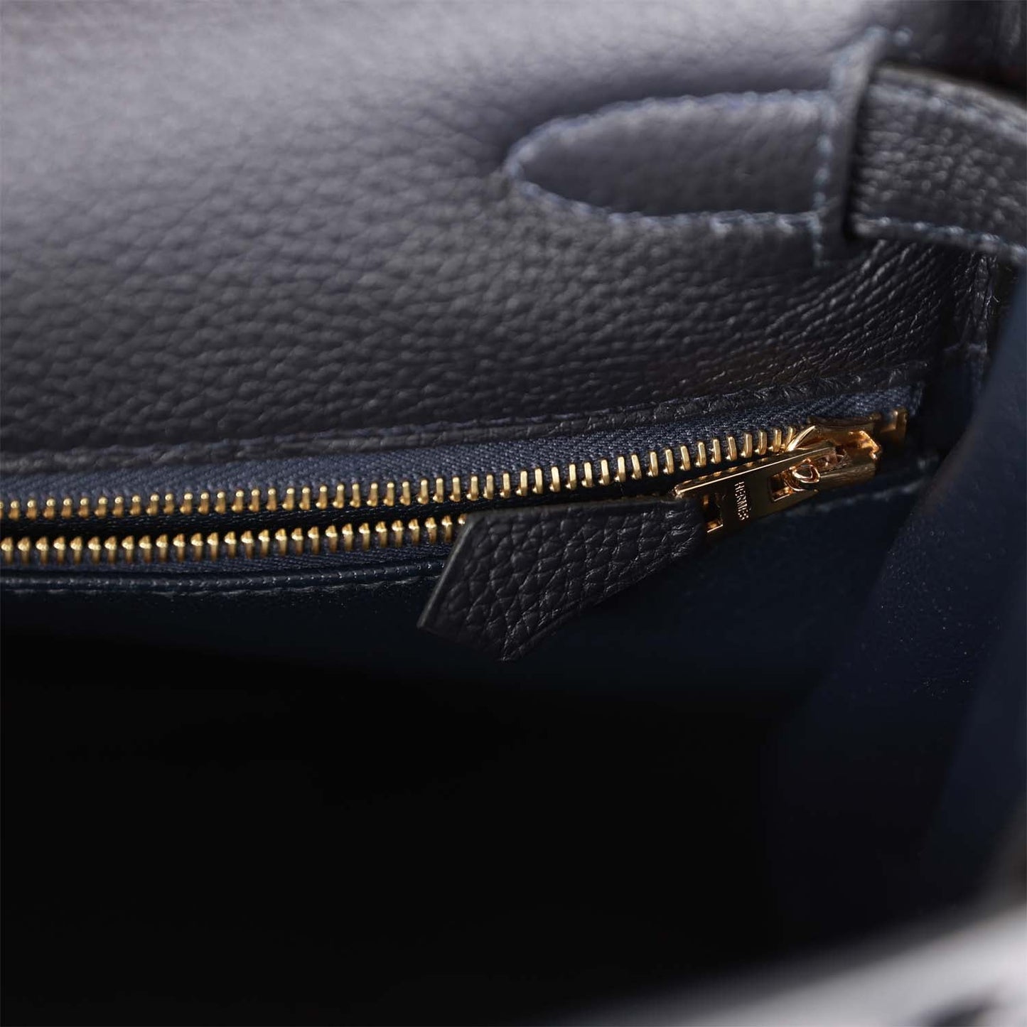 Kelly Retourne 28 Caban Togo Gold Hardware