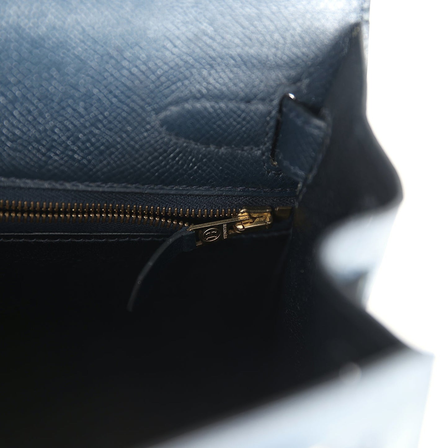 Vintage Kelly Sellier 28 Bleu Marine Courchevel and Ecru Crinoline Gold Hardware