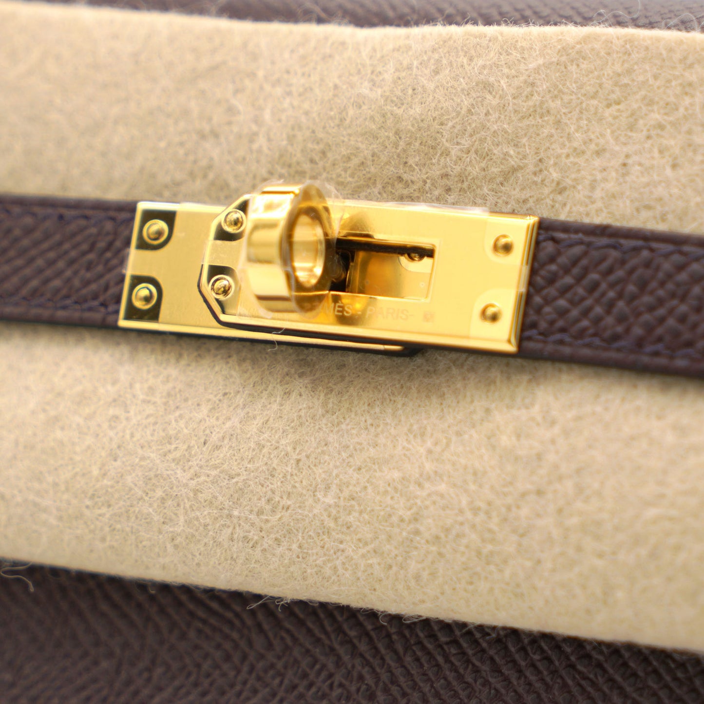 Hermès Kelly 28 Togo Coffee / Gold Hardware 01