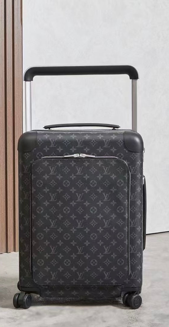 Compact Spinner Suitcase with Front Pocket