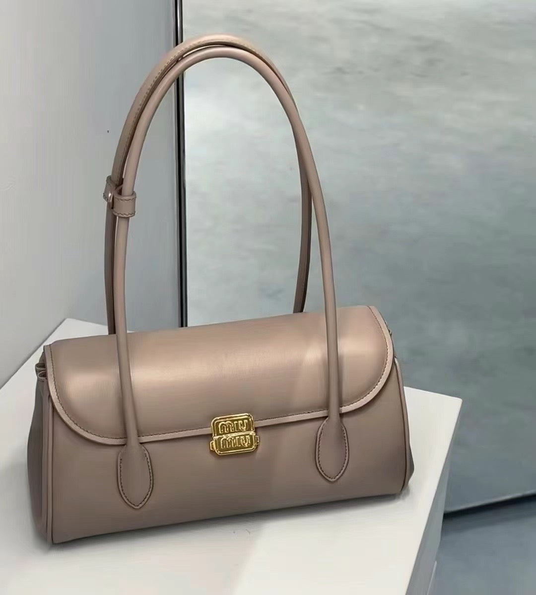 Minimalist Smooth Leather Shoulder Bag