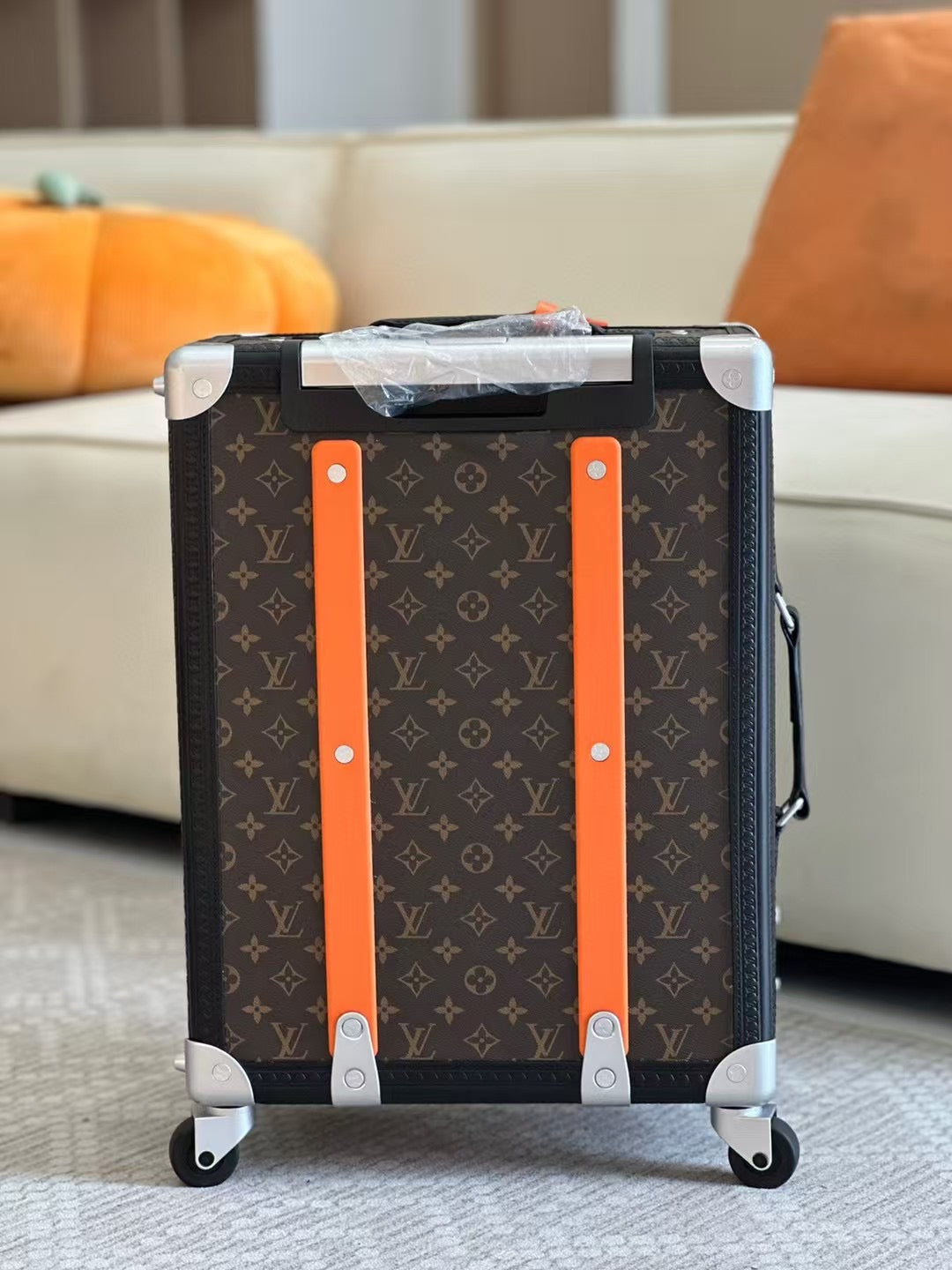 Classic Patterned Rolling Suitcase