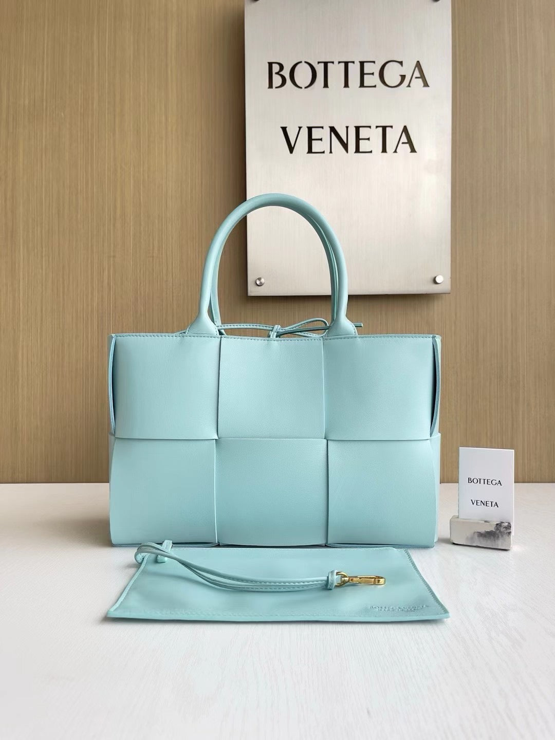 Structured Maxi Weave Tote