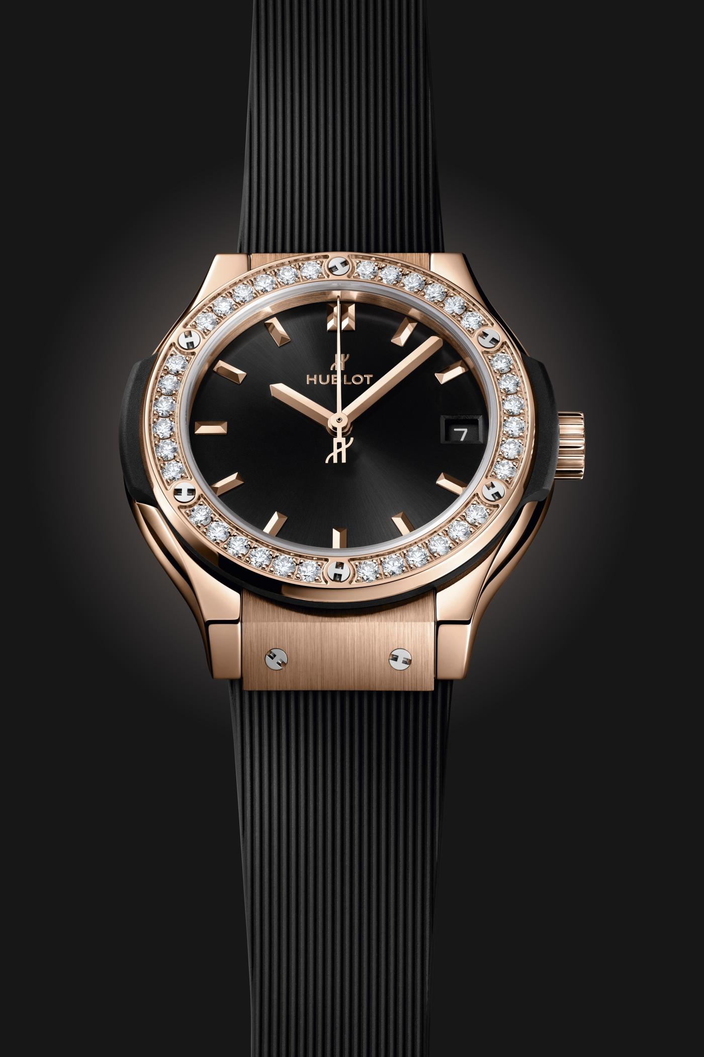 Classic Fusion King Gold Diamond Black Dial Rubber Strap Watch 33MM