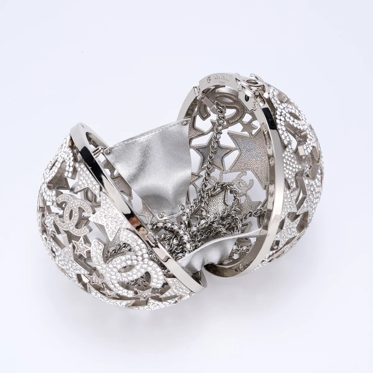 Chanel 25A silver star-patterned spherical evening bag 01