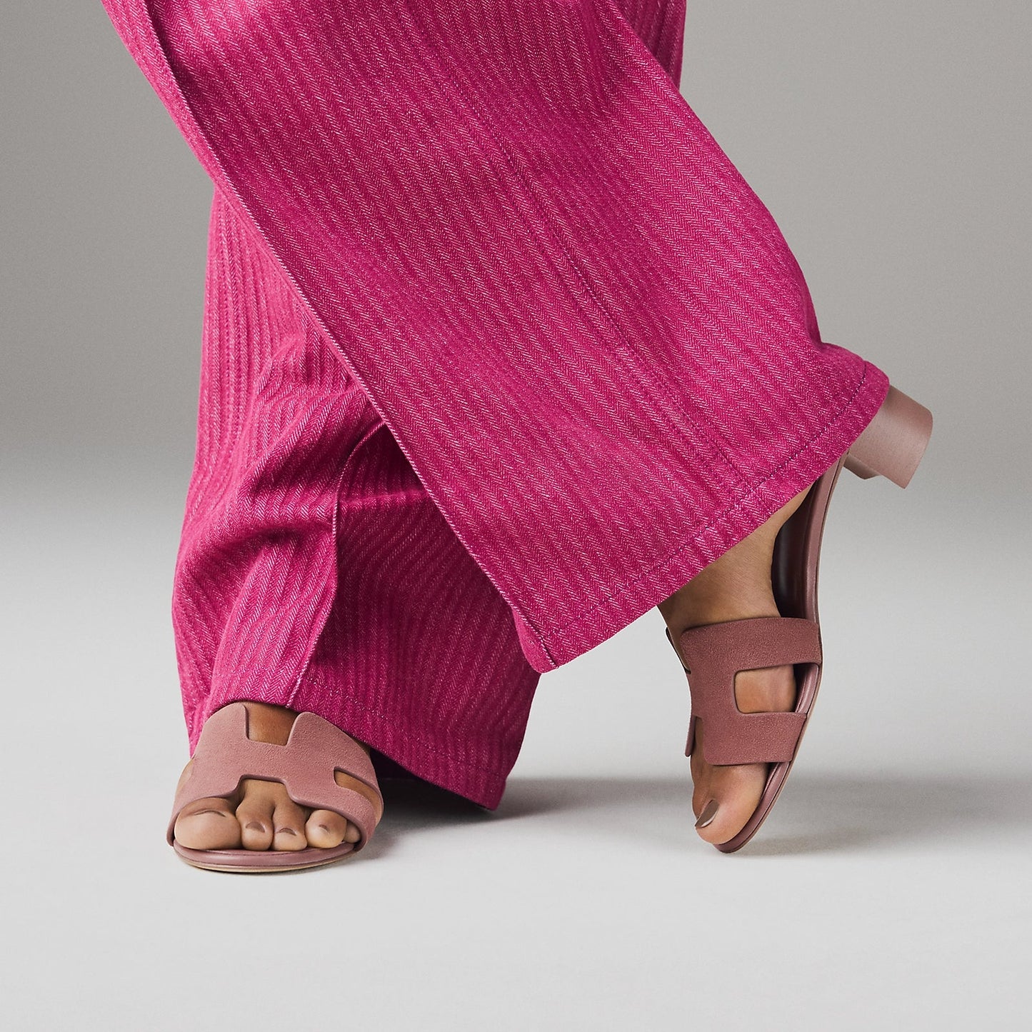 Rose Antique - Noir Oasis Sandal